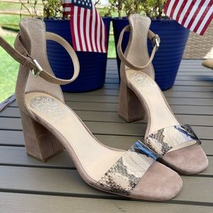 Vince Camuto Winderly sandal snake print size 6